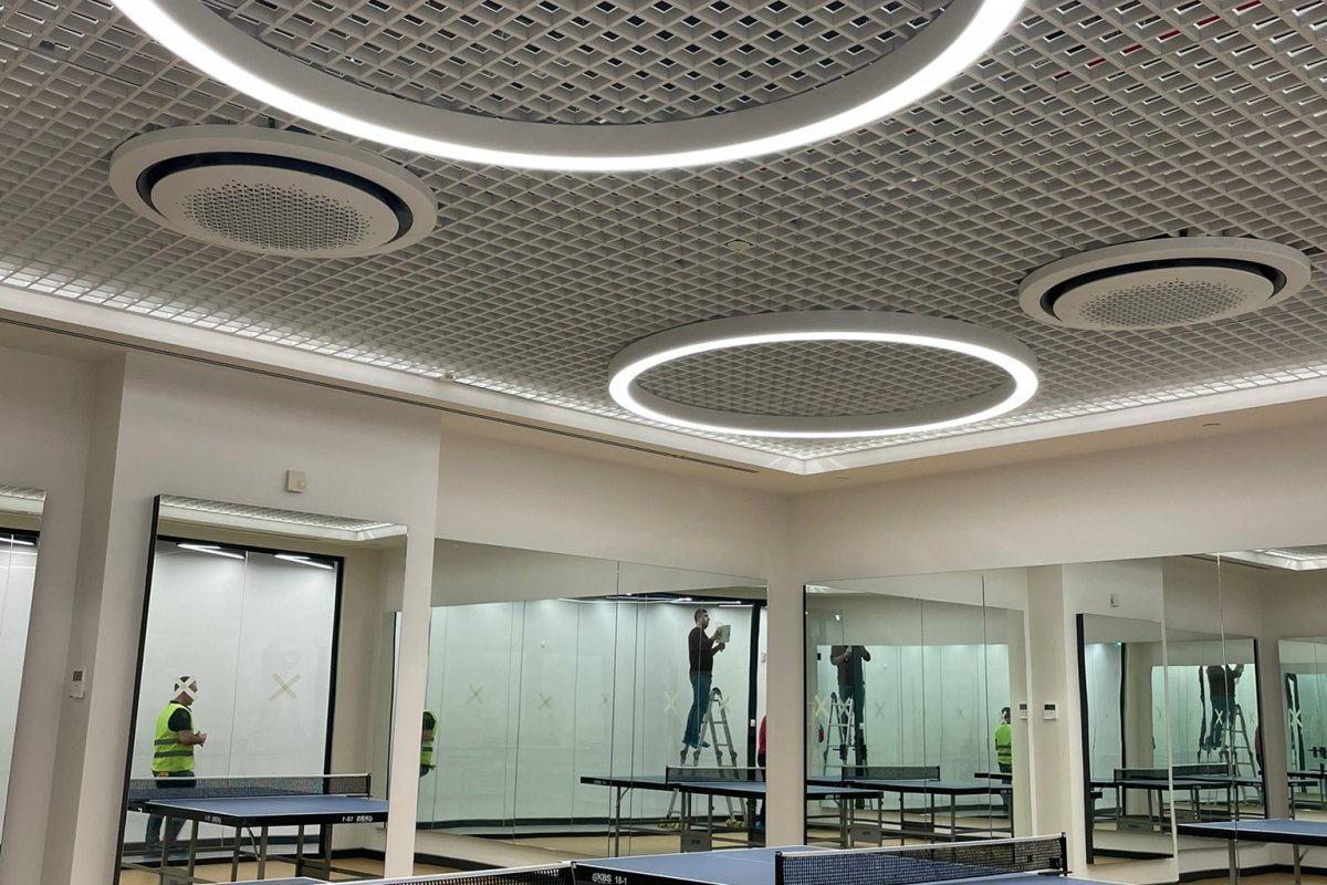 قاعة صالة الألعاب الرياضية